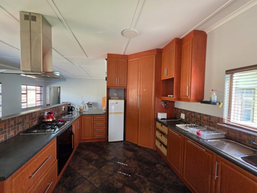 6 Bedroom Property for Sale in Bethlehem Free State